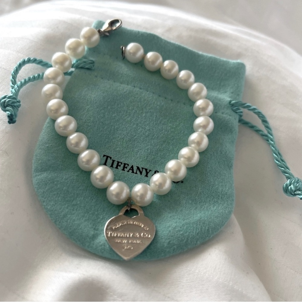 COPY - Tiffany and Co pearl heart tag bracelet $1125